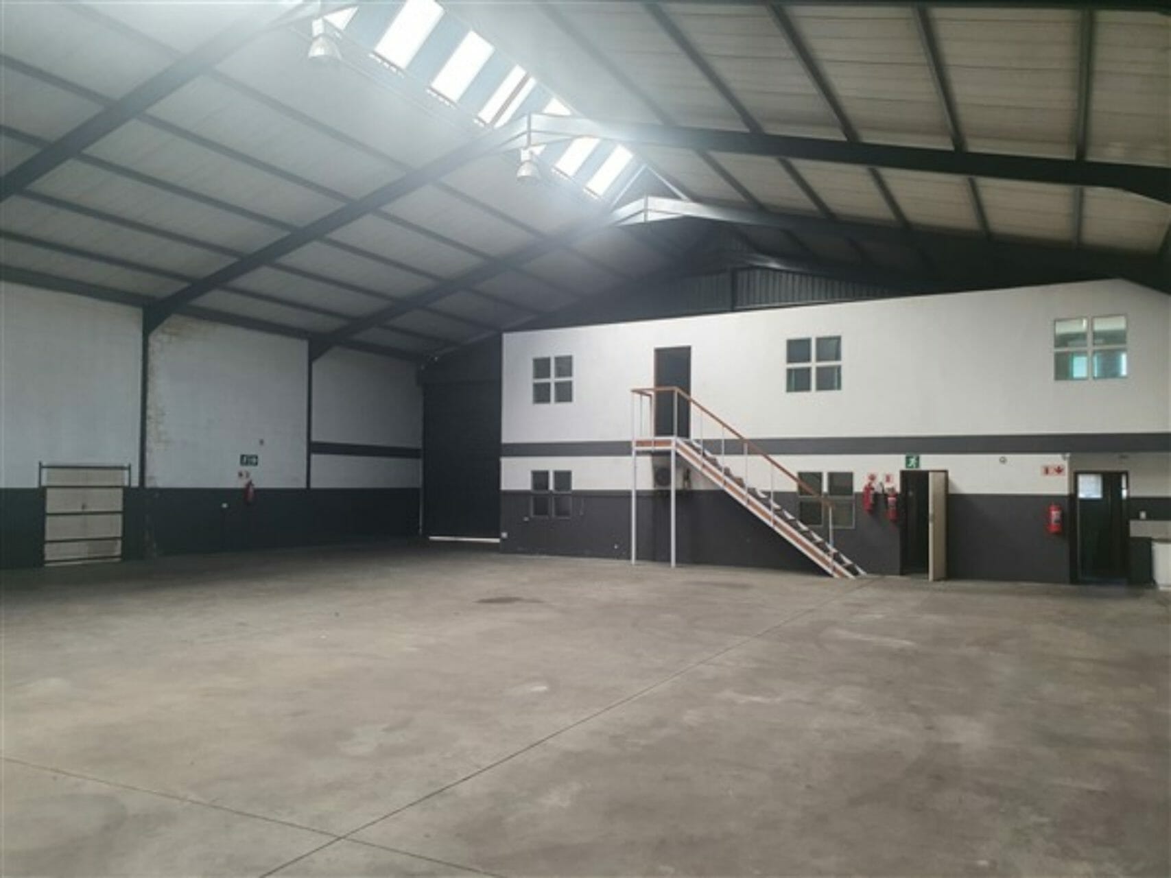 572m² – Esvian Park warehouse & offices to let in Epping