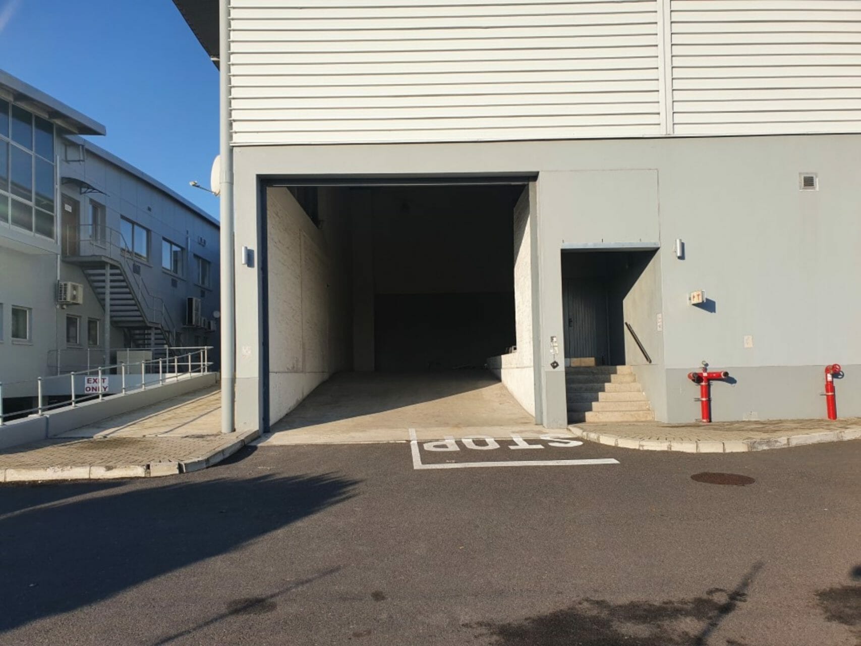 726m² – Eagle Park warehouse to let in Montague Gardens