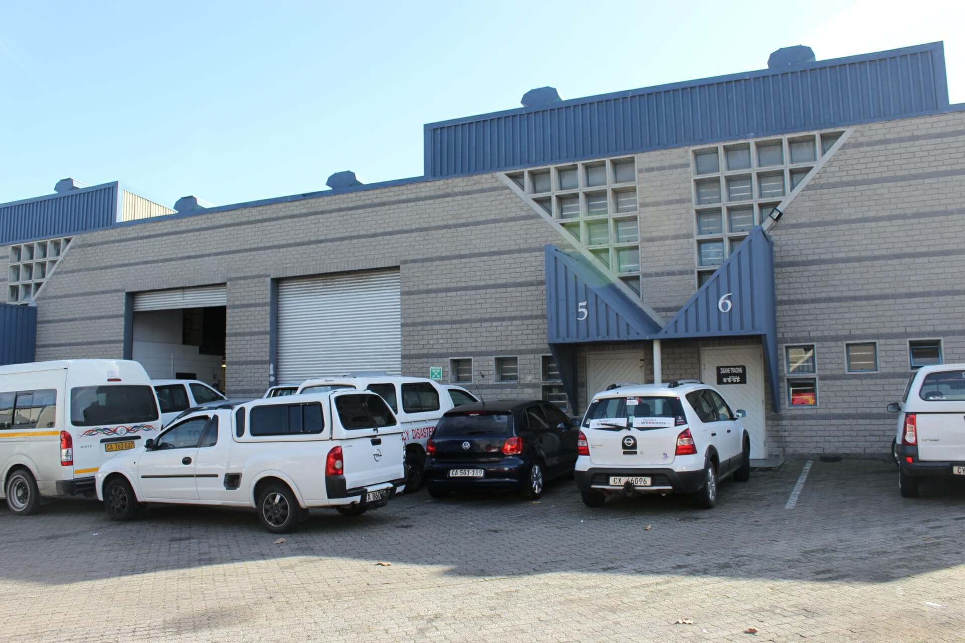 241m² – Park 14 light industrial unit available to let in 14th Avenue Maitland