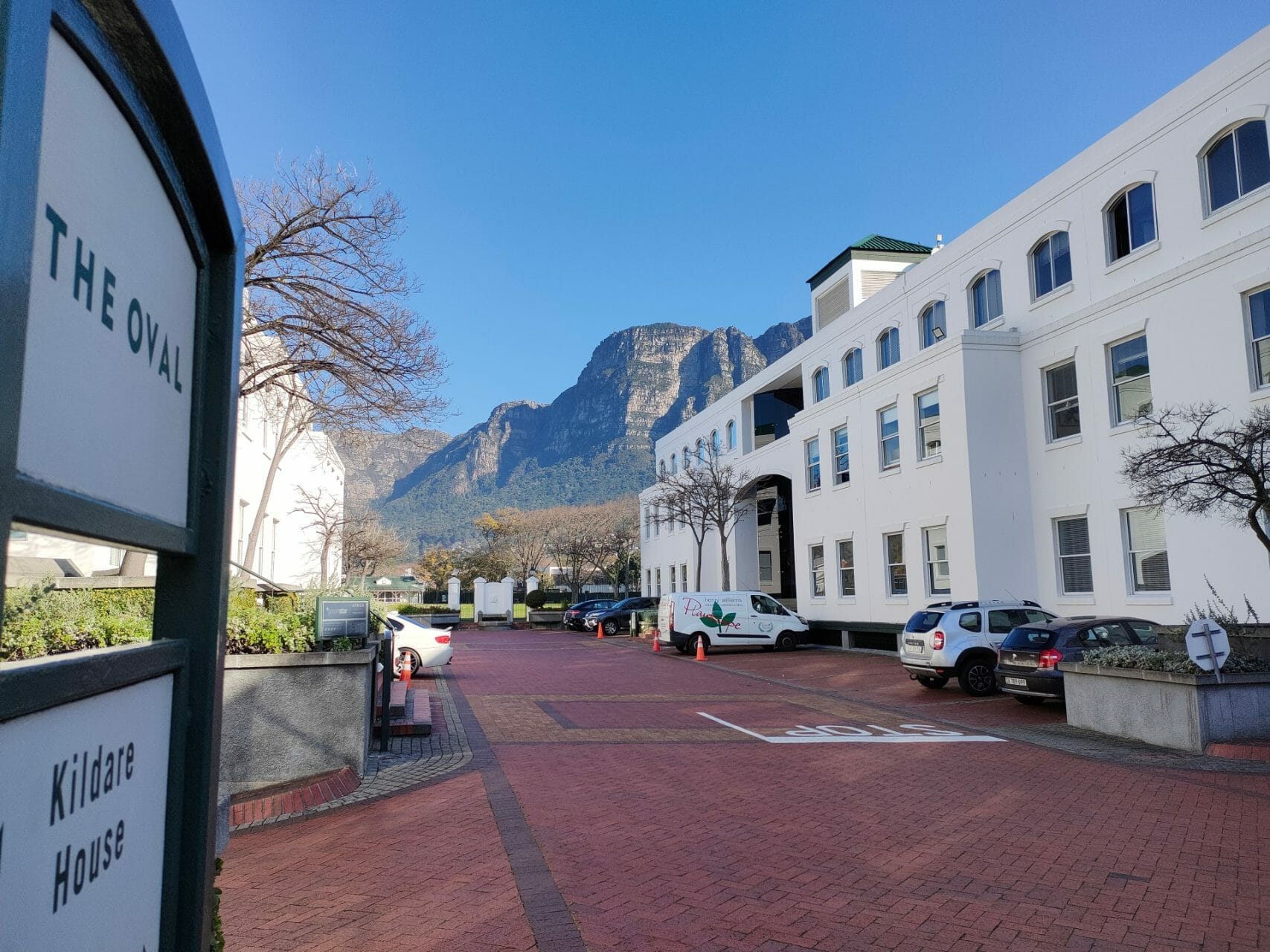 180m² – Beautifully appointed offices, at The Oval in the heart of Claremont.
